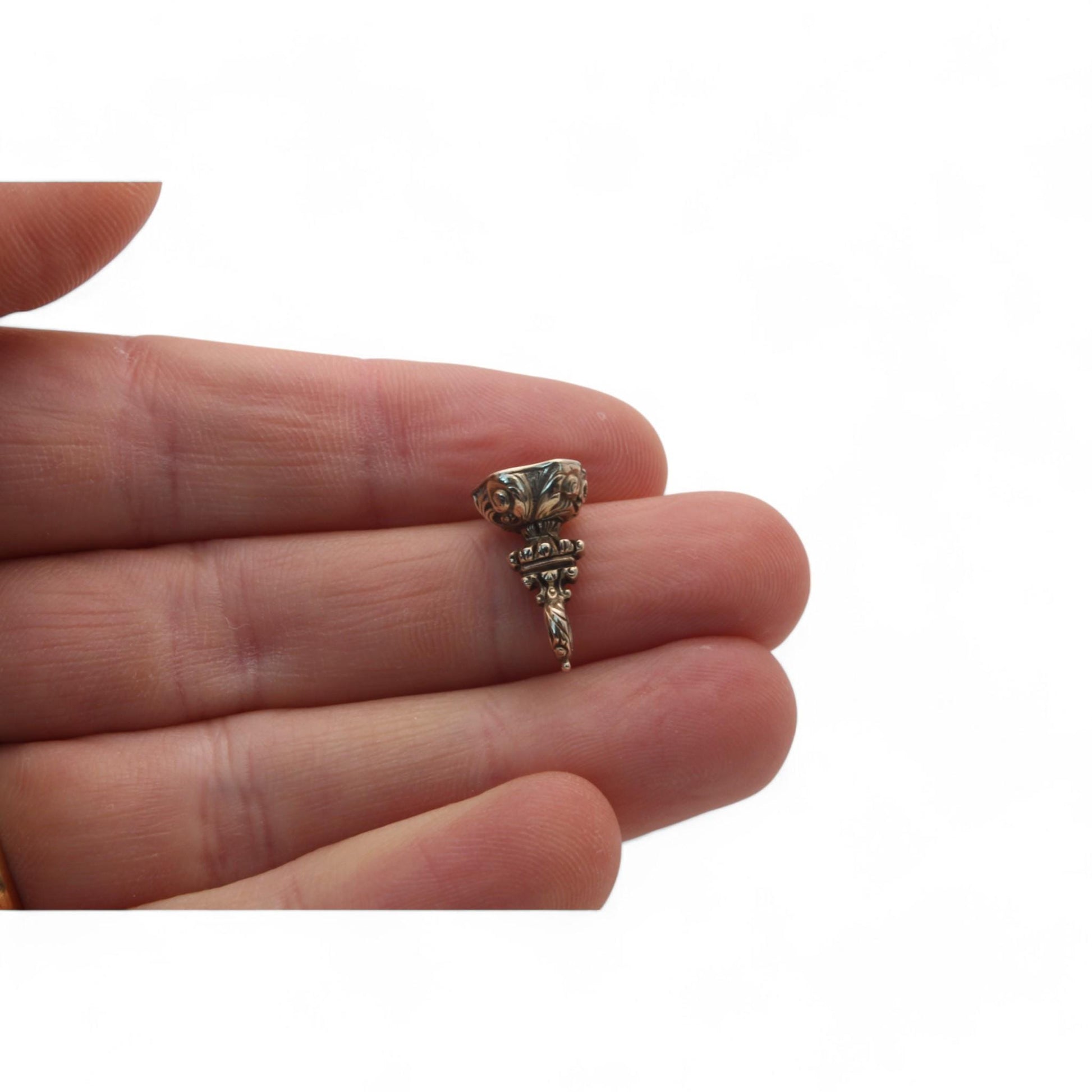 Antique-9ct-Gold-Intaglio-Rose-Crest-Pendant-Charm