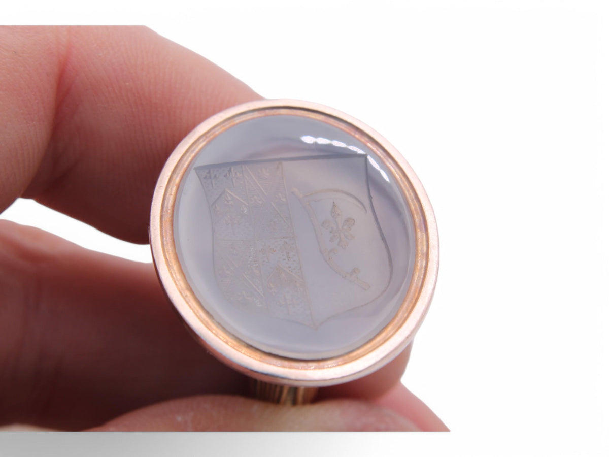 Antique 9ct Gold Chalcedony Intaglio Crested Fob Pendant
