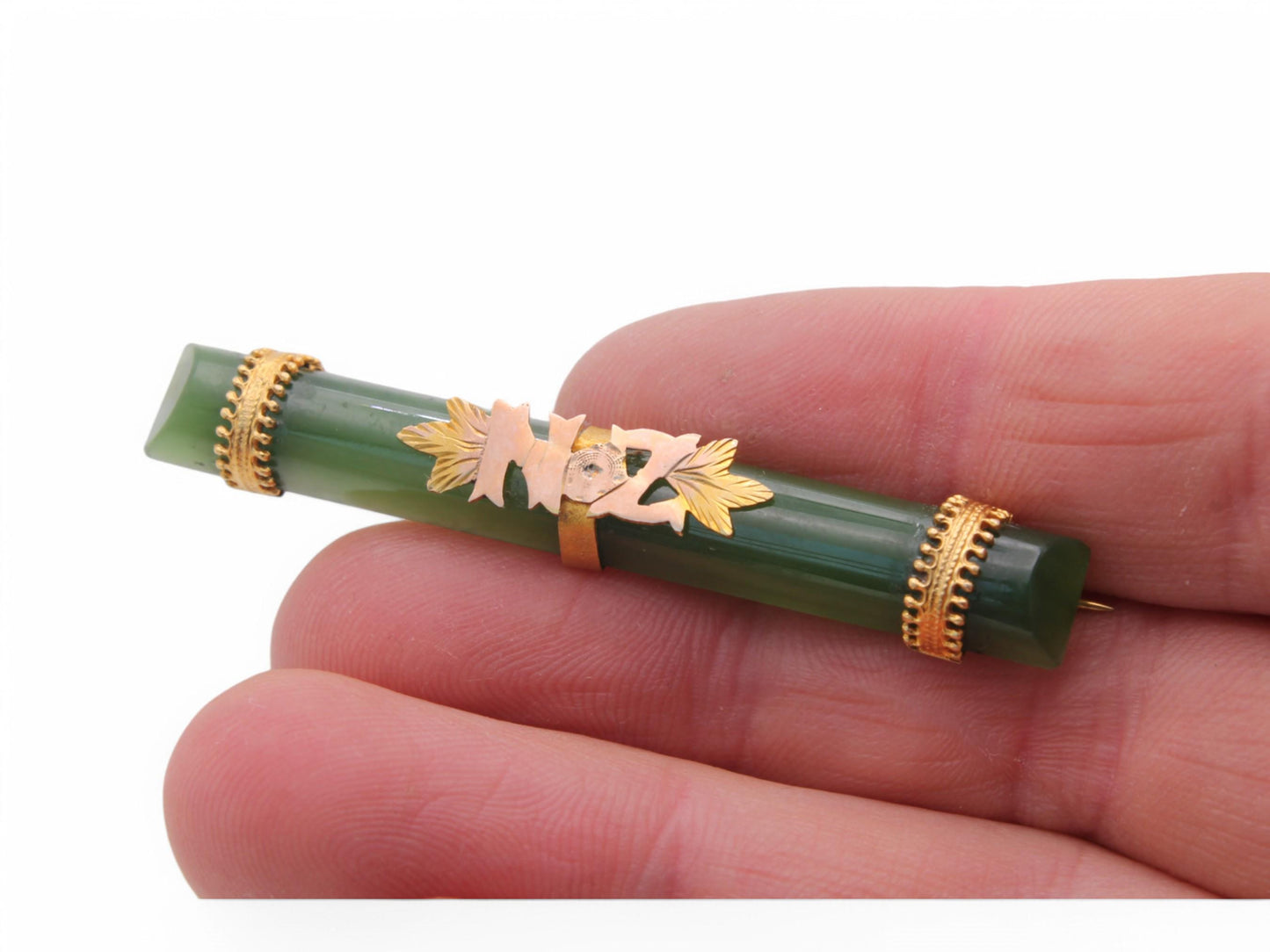 Antique-9ct-Gold-New-Zealand-Nephrite-Brooch
