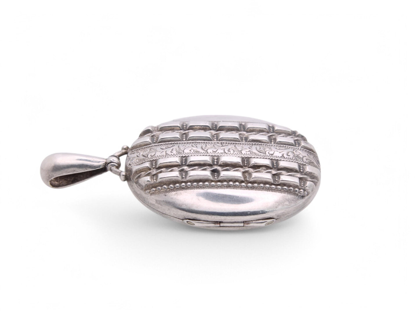 Antique-Sterling-Silver-Decorative-Locket