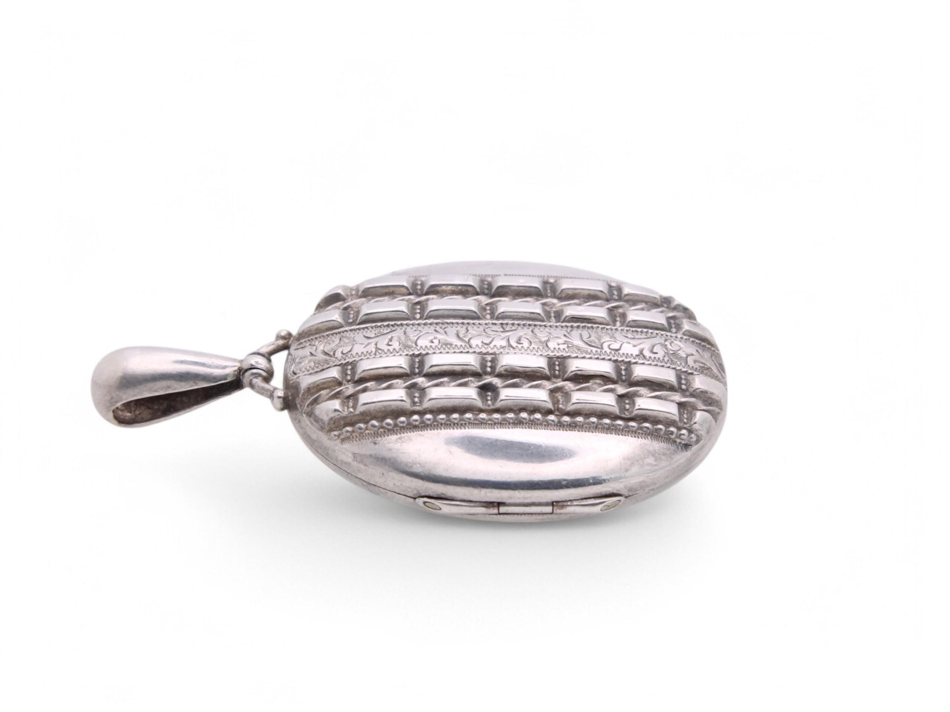 Antique-Sterling-Silver-Decorative-Locket