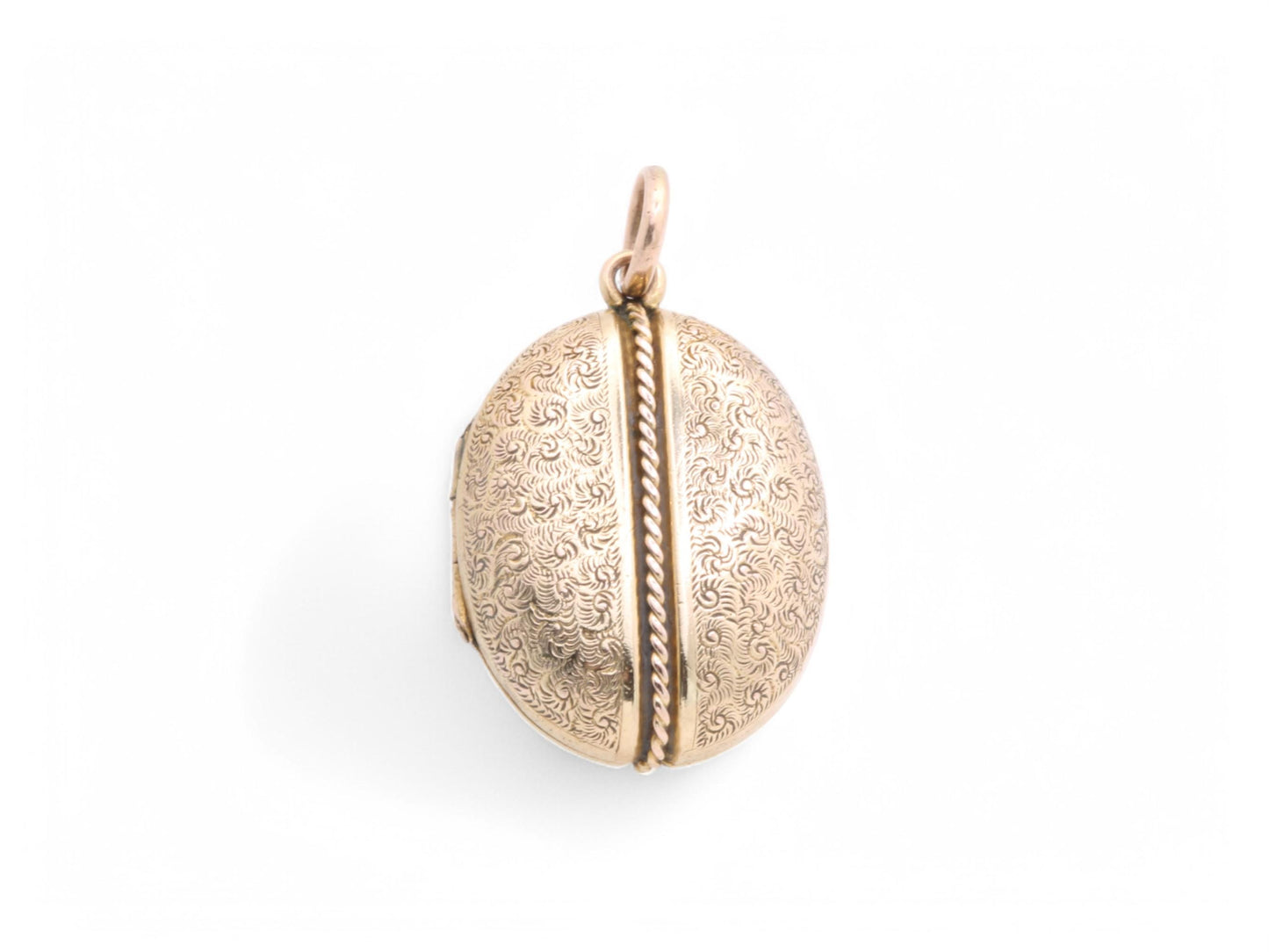 Antique 12.5ct Gold Coffee Bean Chased Locket