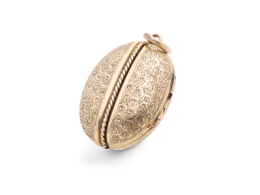 Antique 12.5ct Gold Coffee Bean Chased Locket