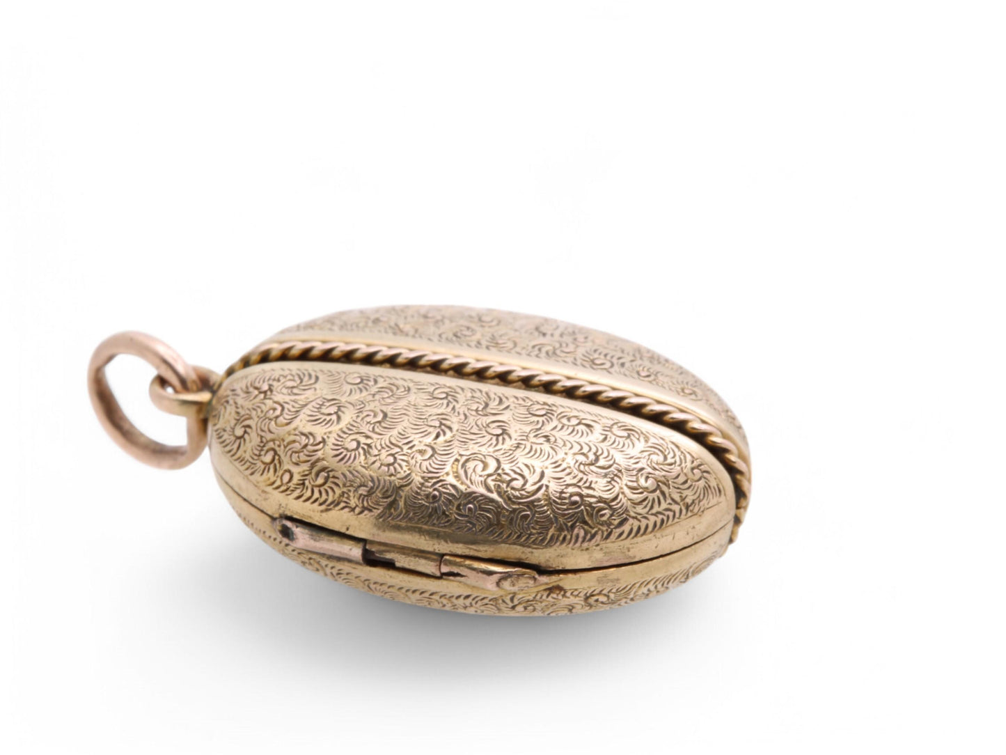 Antique 12.5ct Gold Coffee Bean Chased Locket