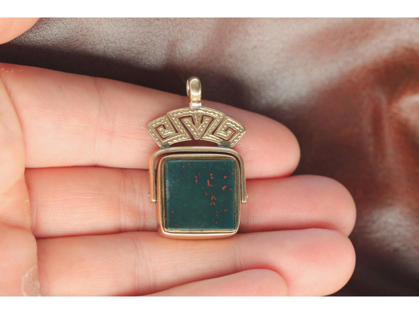 Antique 9ct Gold Bloodstone Carnelian Spinner Pendant