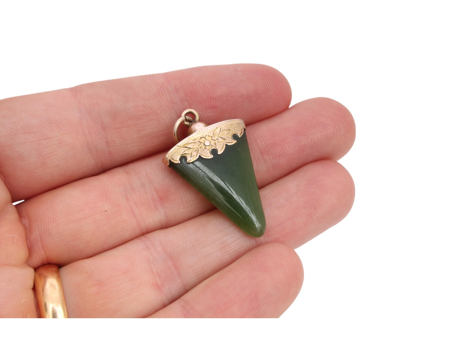 Antique-9ct-Gold-New-Zealand-Nephrite-Pendant