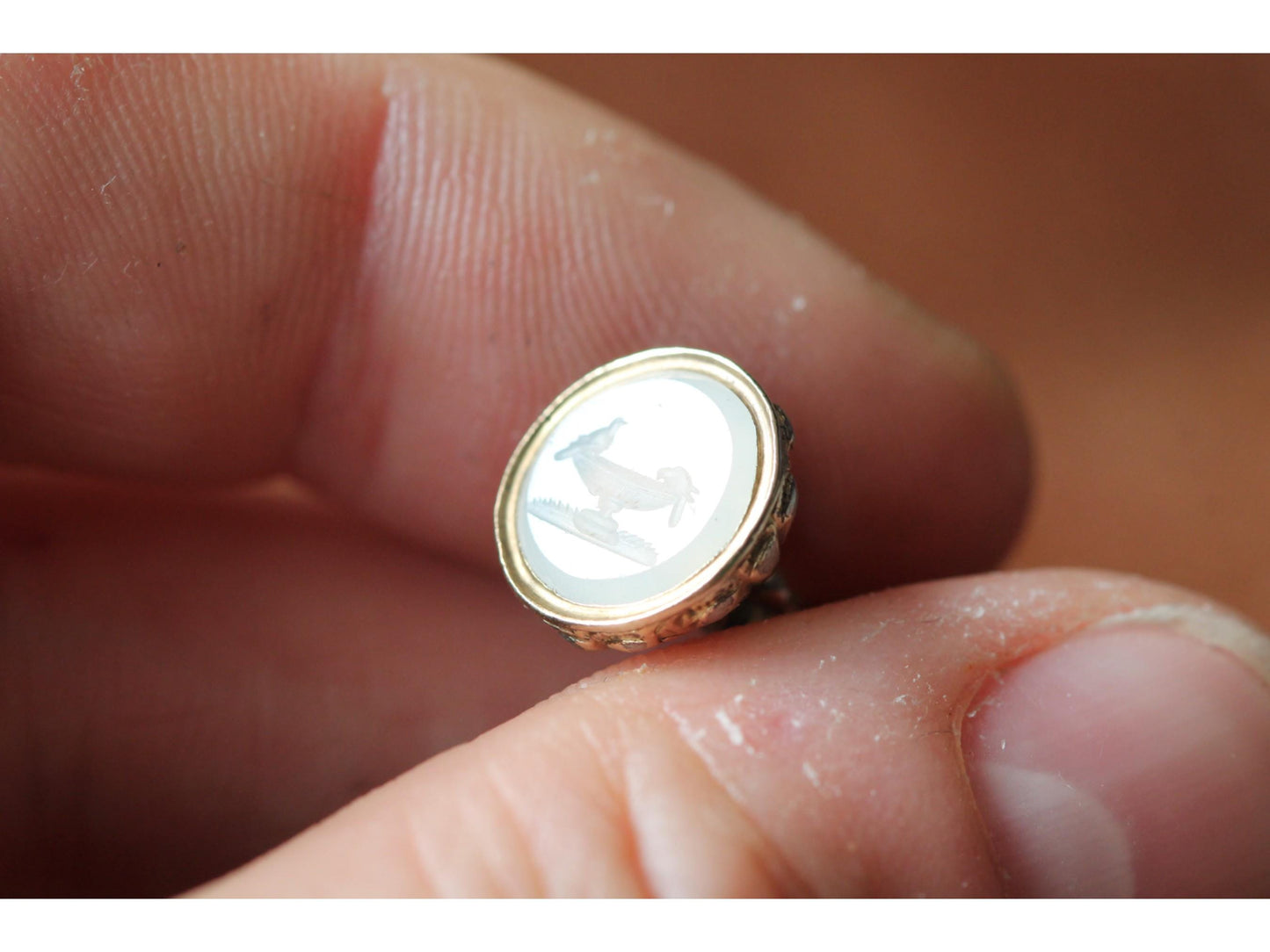 Antique 9ct Gold Filled Chalcedony Dove Bird Bath Intaglio Seal Pendant