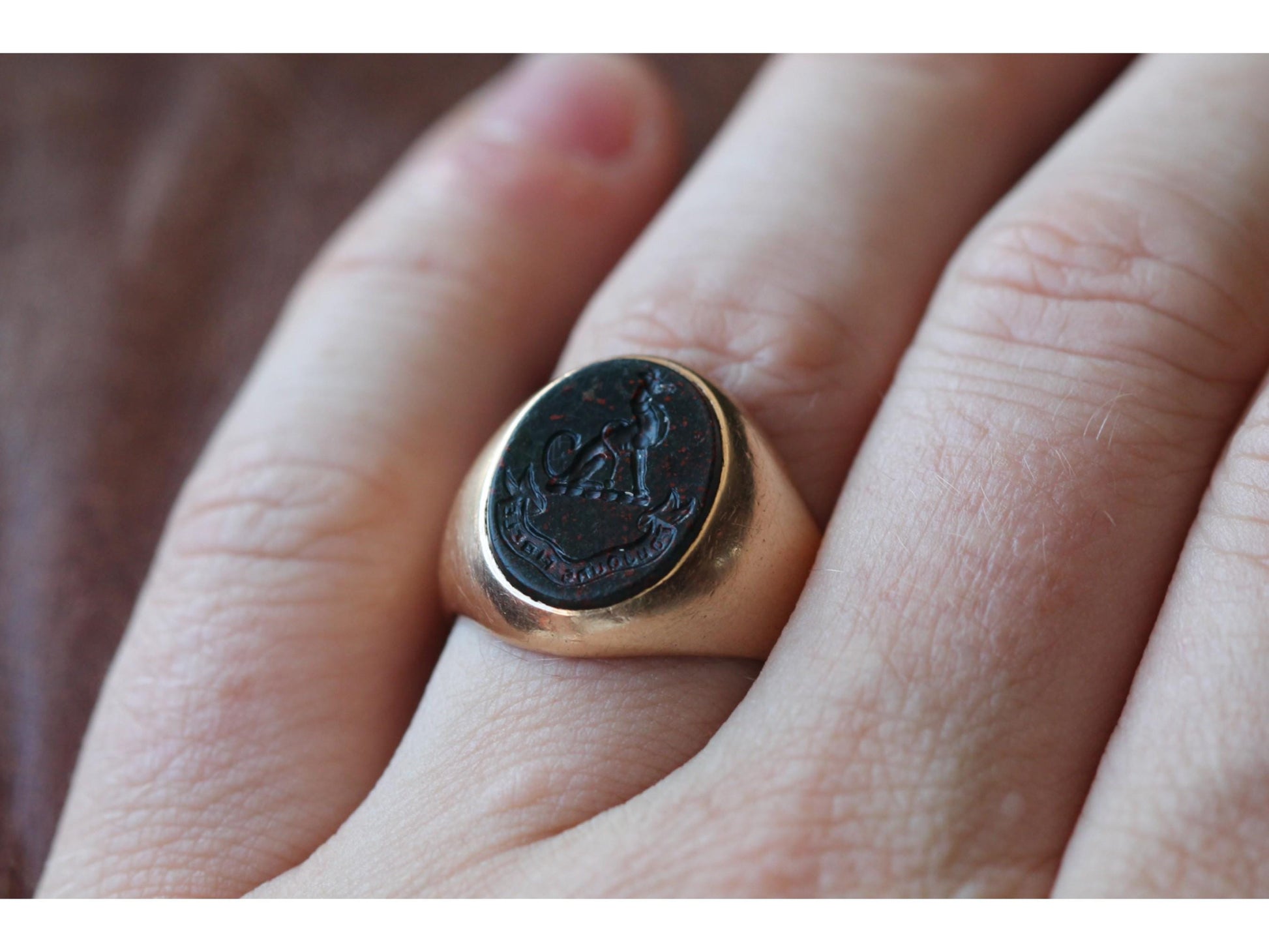 Antique-15ct-Gold-Bloodstone-Intaglio-Greyhound-Crest-'Always-Faithful'-Signet-Ring,-Australian-Colonial-Hallmarks