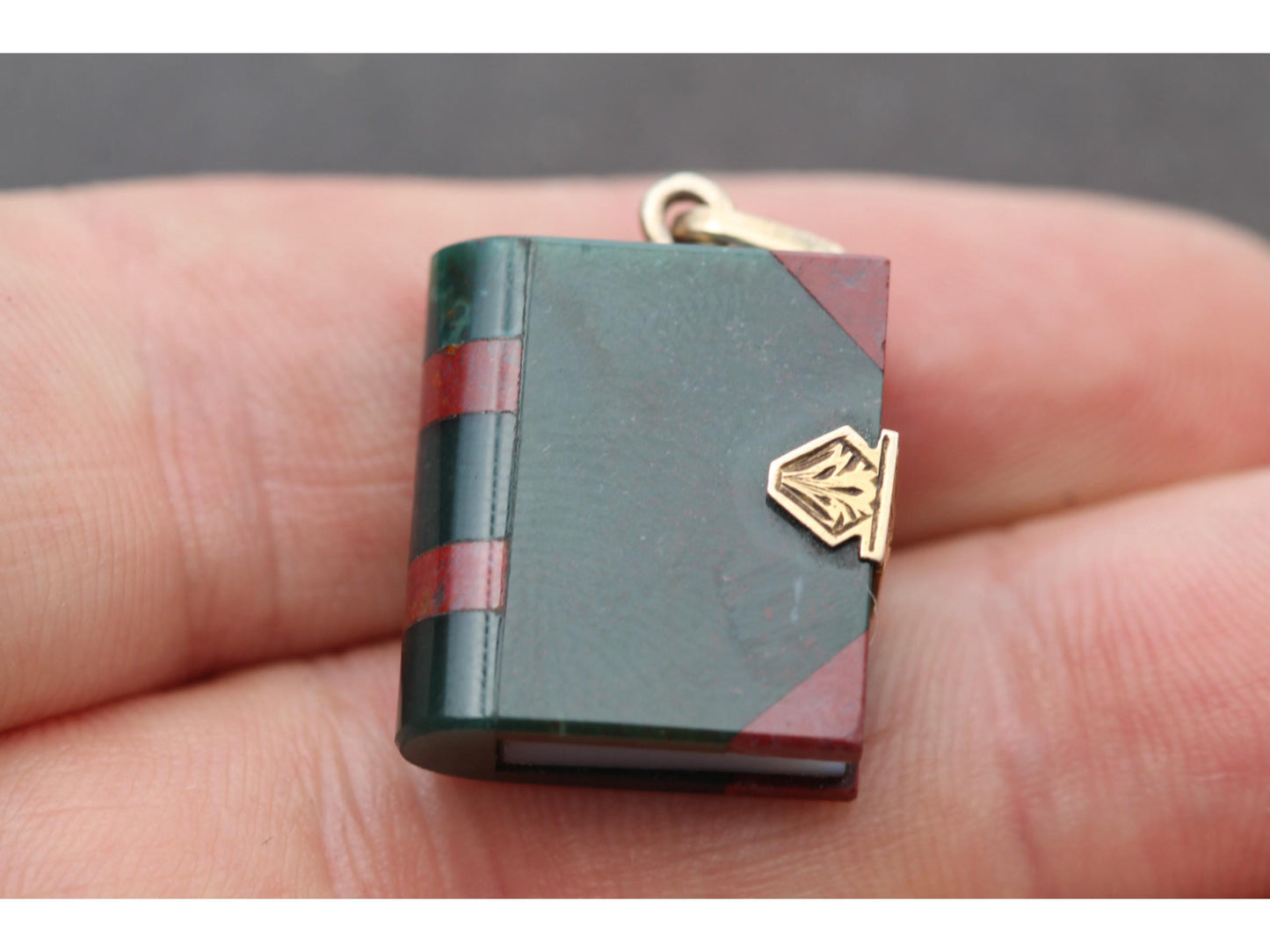 Antique 9ct Gold & Bloodstone, Carnelian Agate Book Pendant