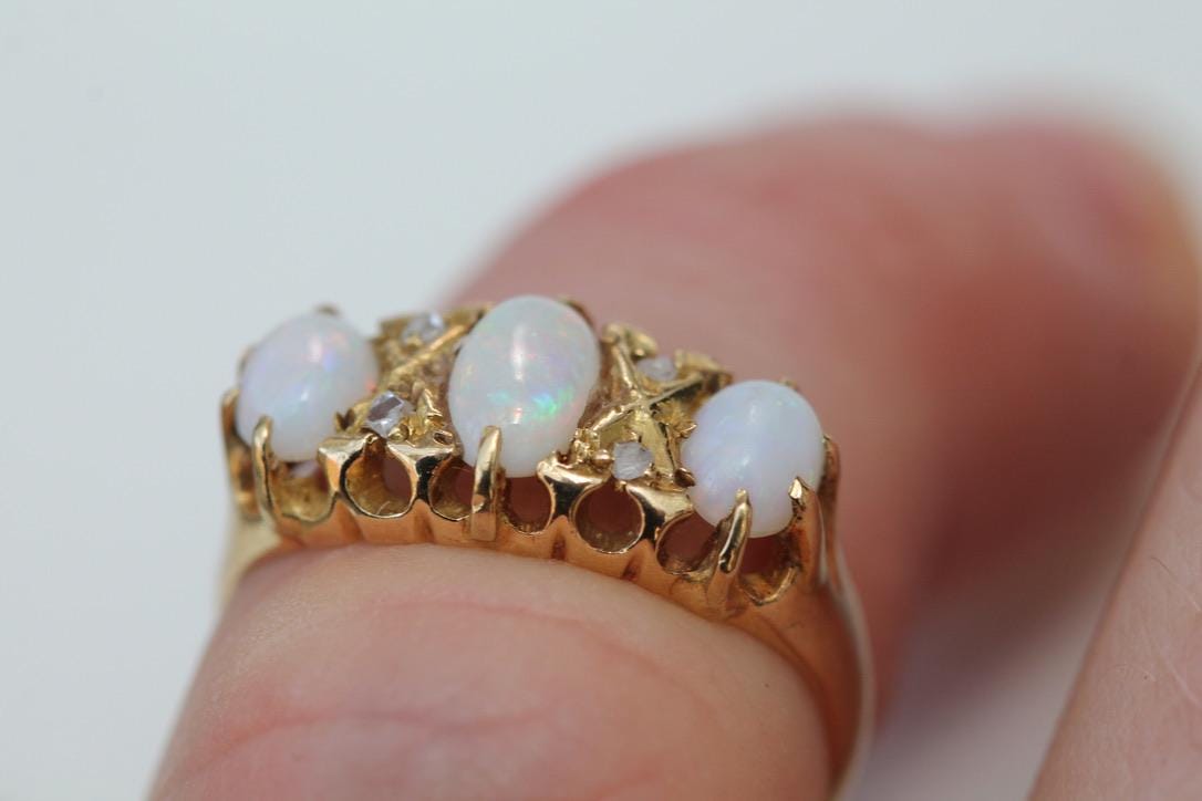 Antique-Edwardian-18ct-Gold-Opal-Diamond-Ring,-1903