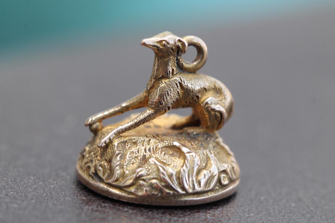 Antique-9ct-Gold-Greyhound-Dog-Pendant-Fob