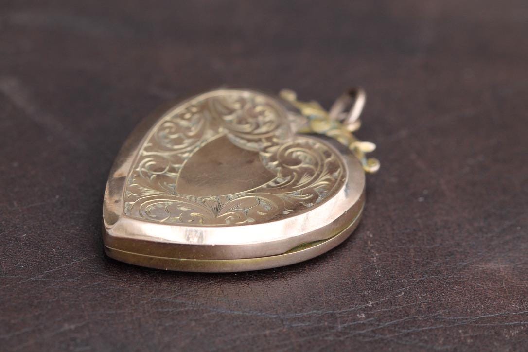 Antique 9ct Rose Gold Large Chased Heart Locket