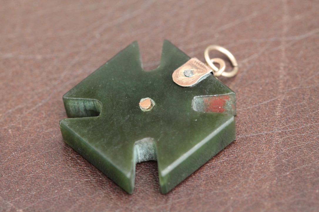 Antique 9ct Gold New Zealand Nephrite Maltese Cross "Kia Ora" Pendant