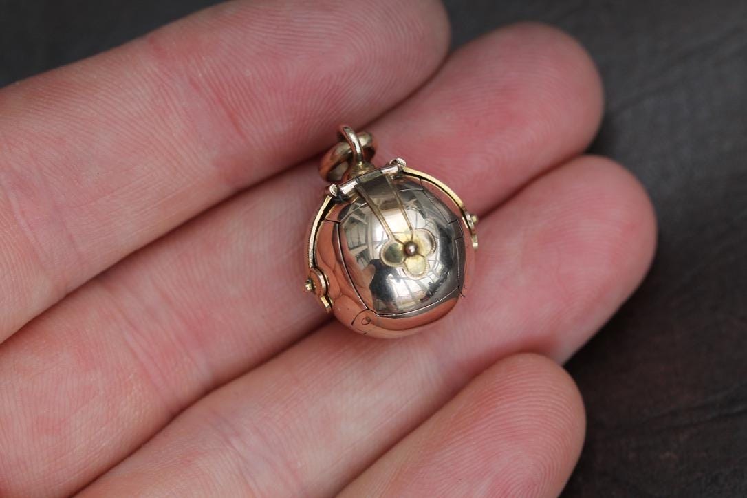 Antique-9ct-Gold-Masonic-Opening-Orb-Ball-Pendant