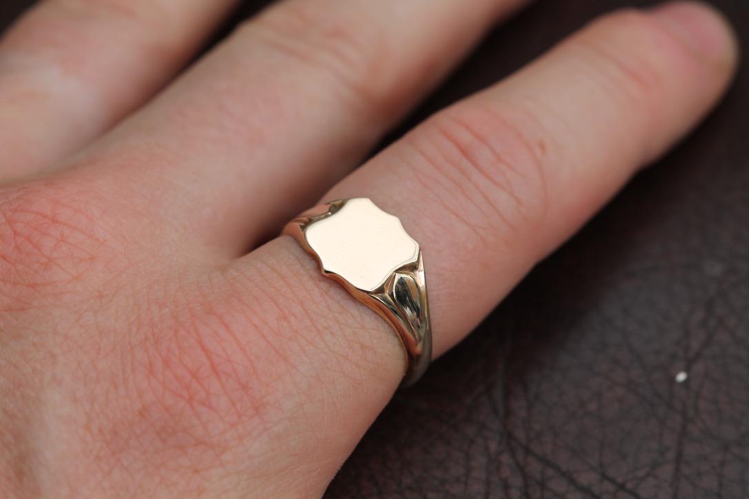 Vintage 9ct Gold Shield Shaped Signet Ring, 1976
