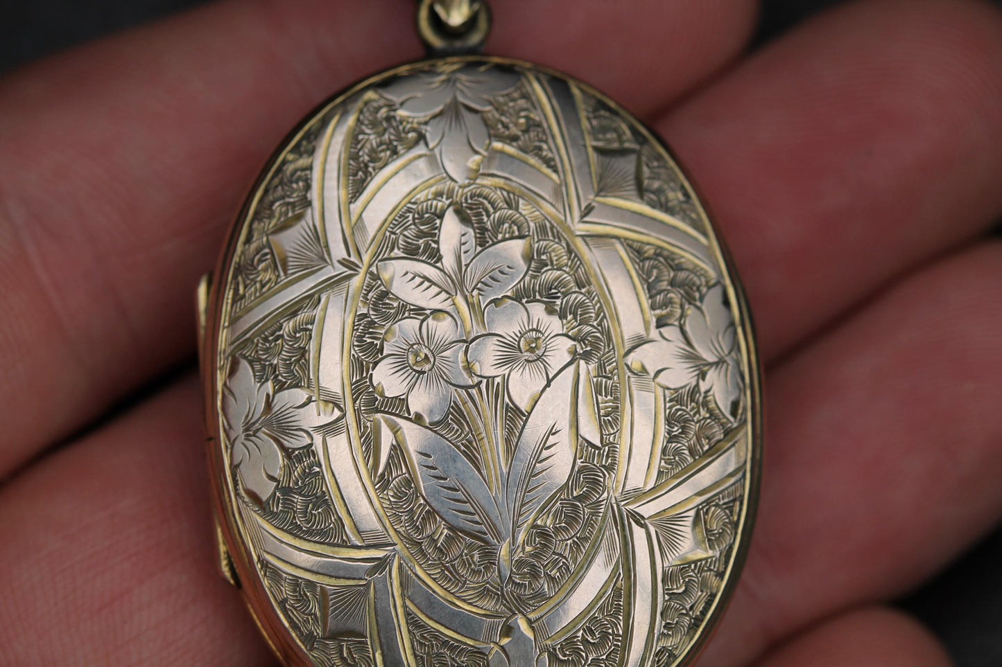 Antique 9ct Gold Large Chased Forget Me Not Locket