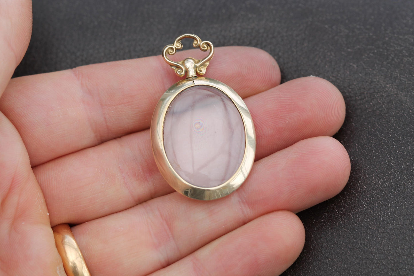 Antique 9ct Gold Glass Pendant Locket