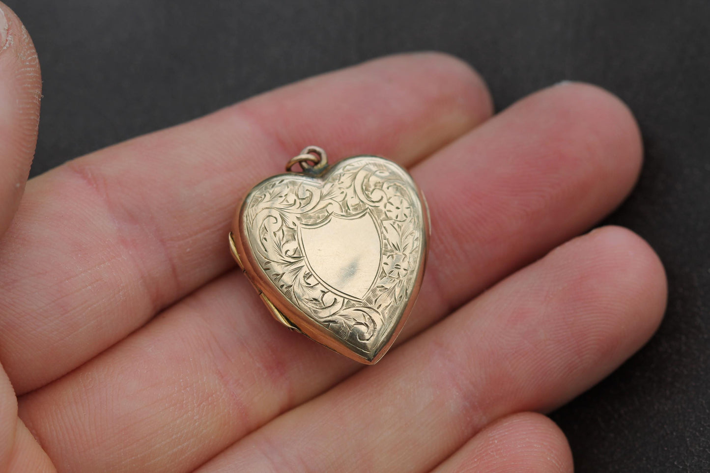 Antique 9ct Gold Chased Heart Locket