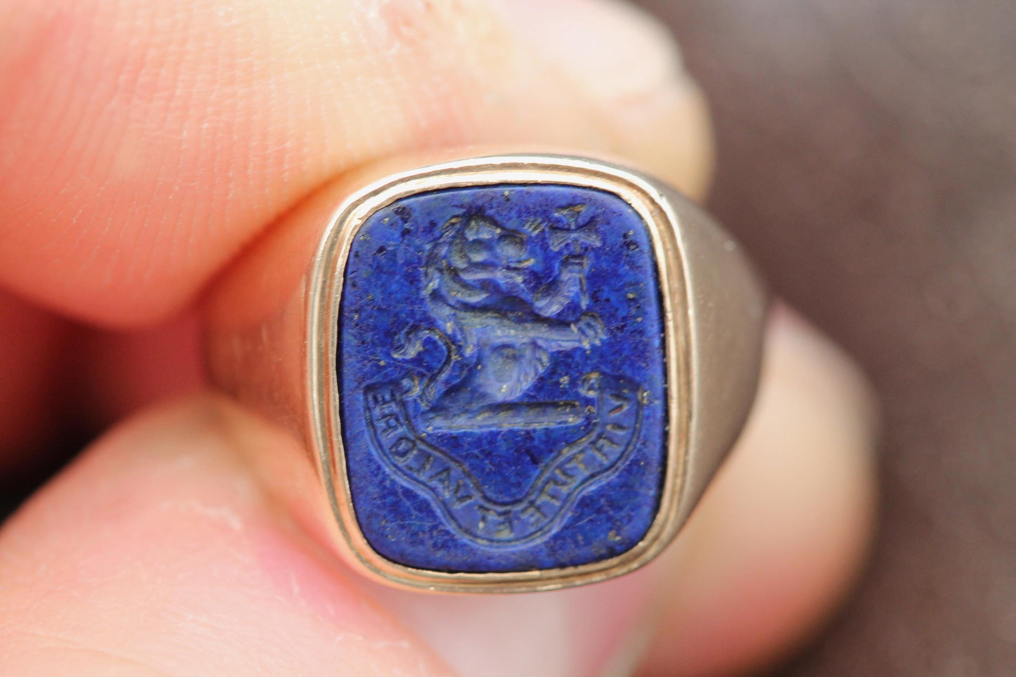 Antique 14ct Gold Lapis Lazuli Lion Intaglio 'By Virtue And Courage" Signet Ring