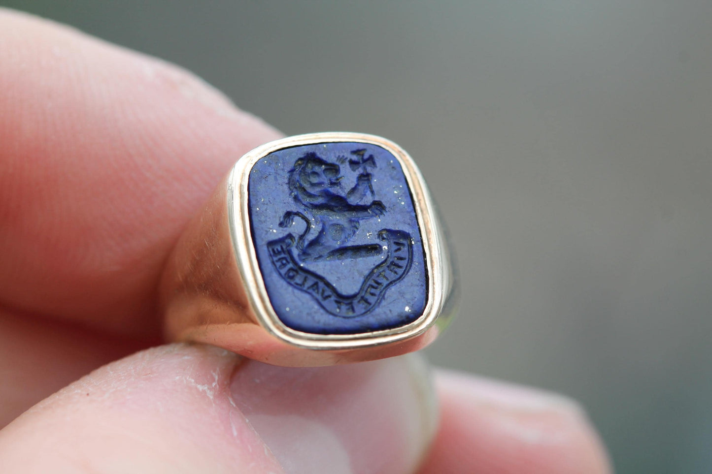 Antique 14ct Gold Lapis Lazuli Lion Intaglio 'By Virtue And Courage" Signet Ring