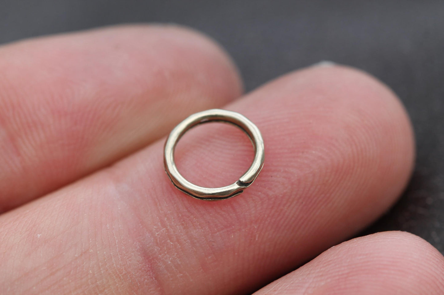 Antique 9ct Gold Faceted Split Ring