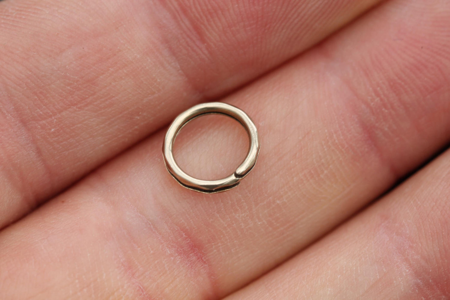 Antique 9ct Gold Faceted Split Ring