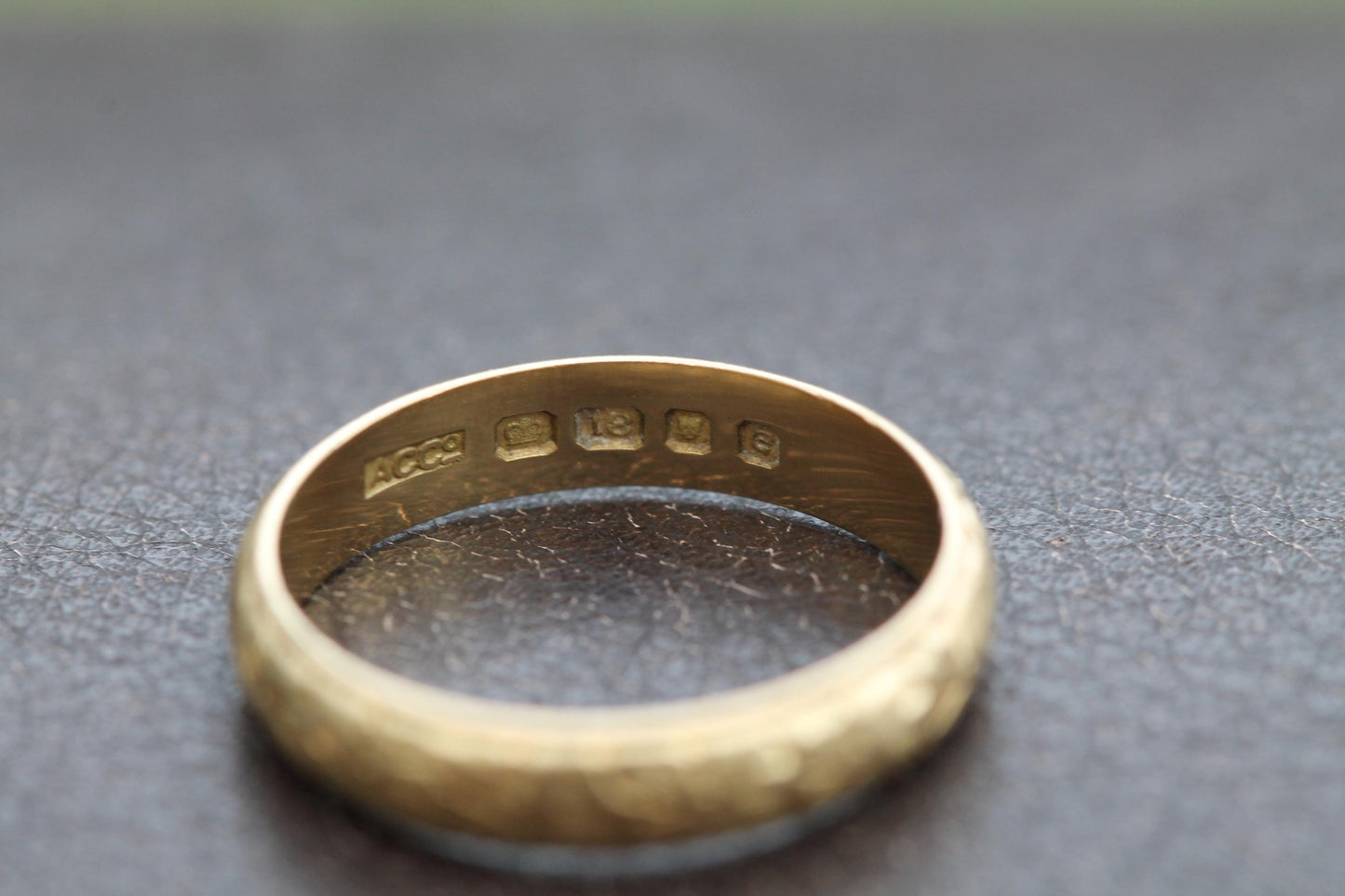 Vintage 18ct Gold Forget Me Not Chased Wedding Ring Band, 1960