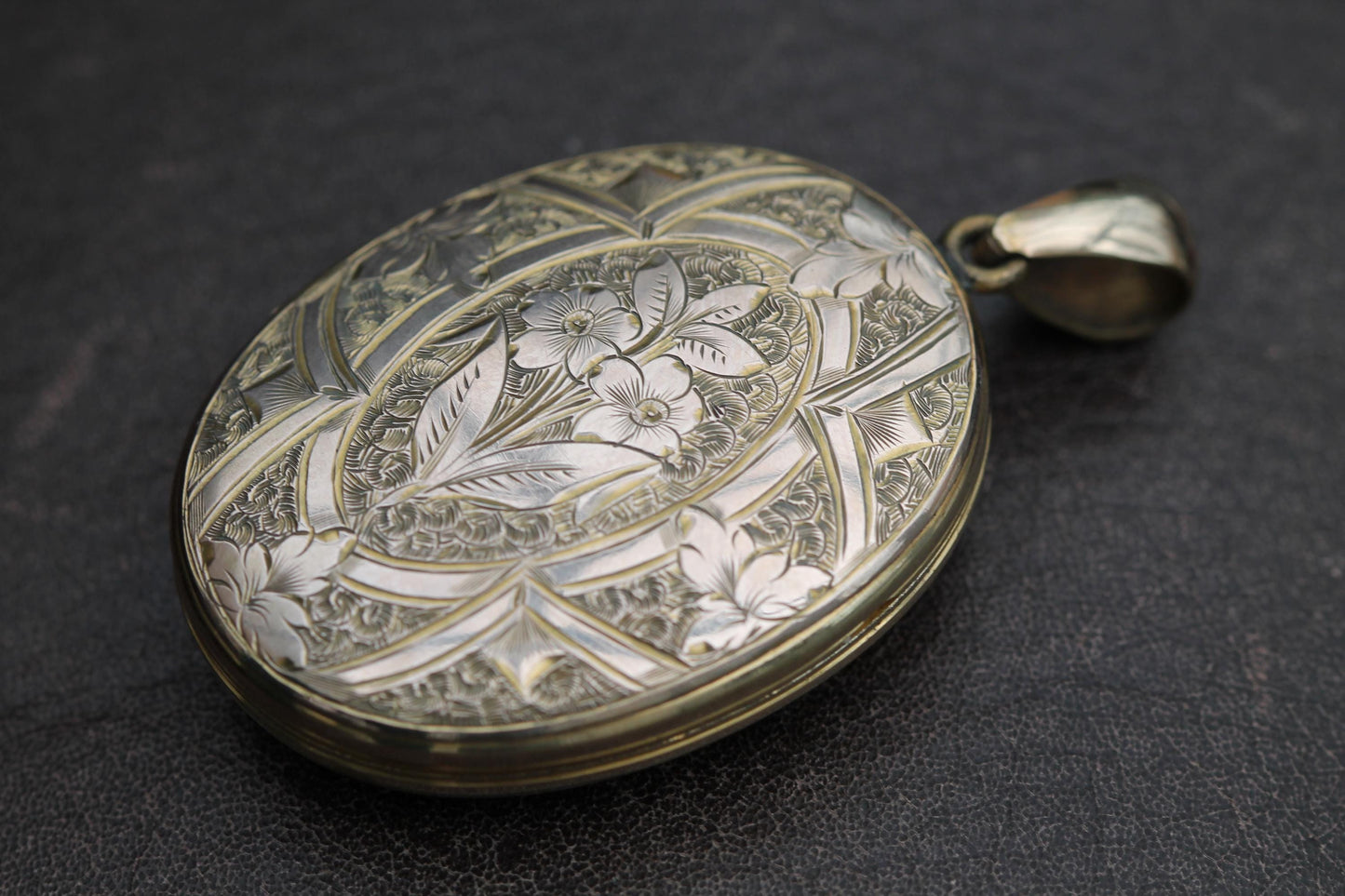 Antique 9ct Gold Large Chased Forget Me Not Locket