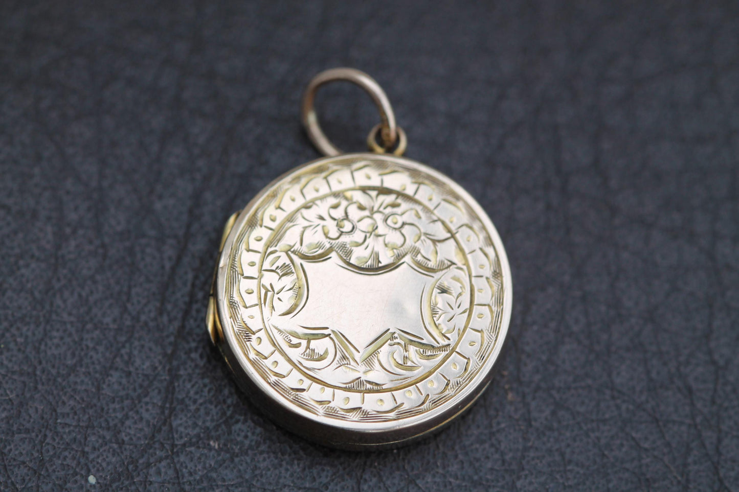Antique 15ct Gold Ivy Forget Me Not Locket