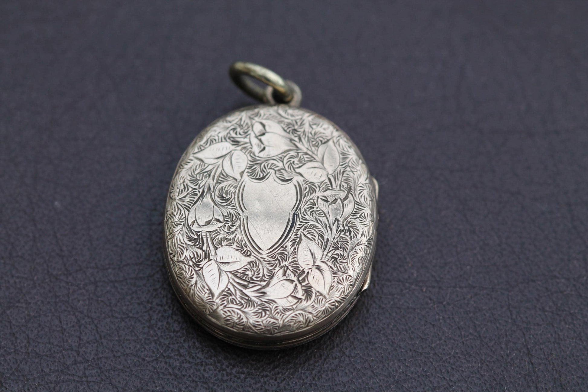 Antique-Victorian-9ct-Gold-Lily-Of-The-Valley-Locket