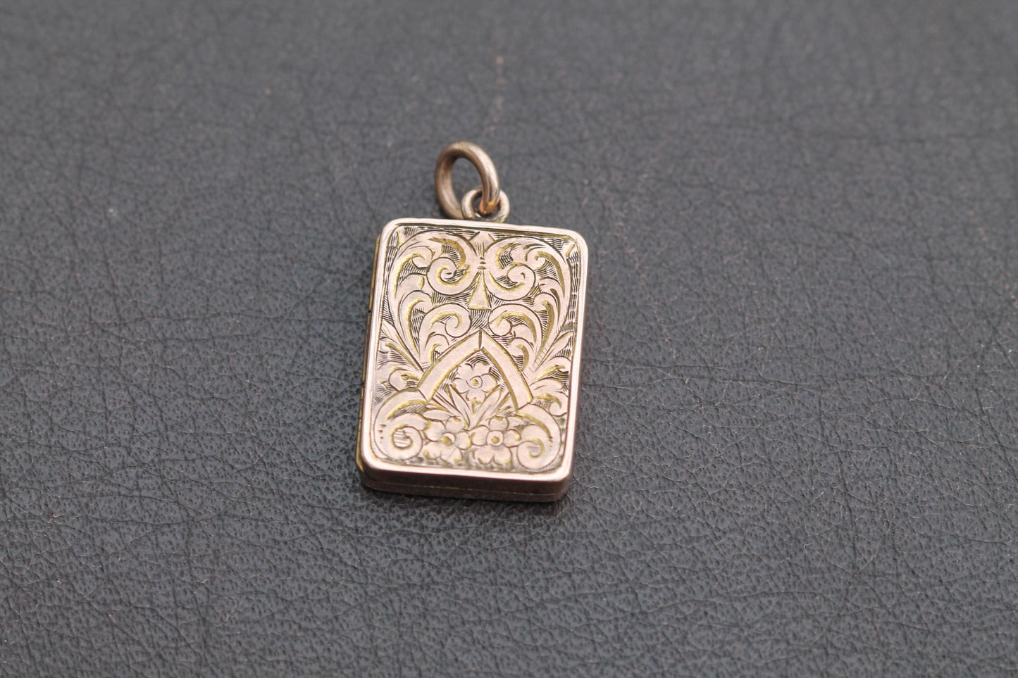 Antique 9ct Gold Forget Me Not Chased Heart Locket