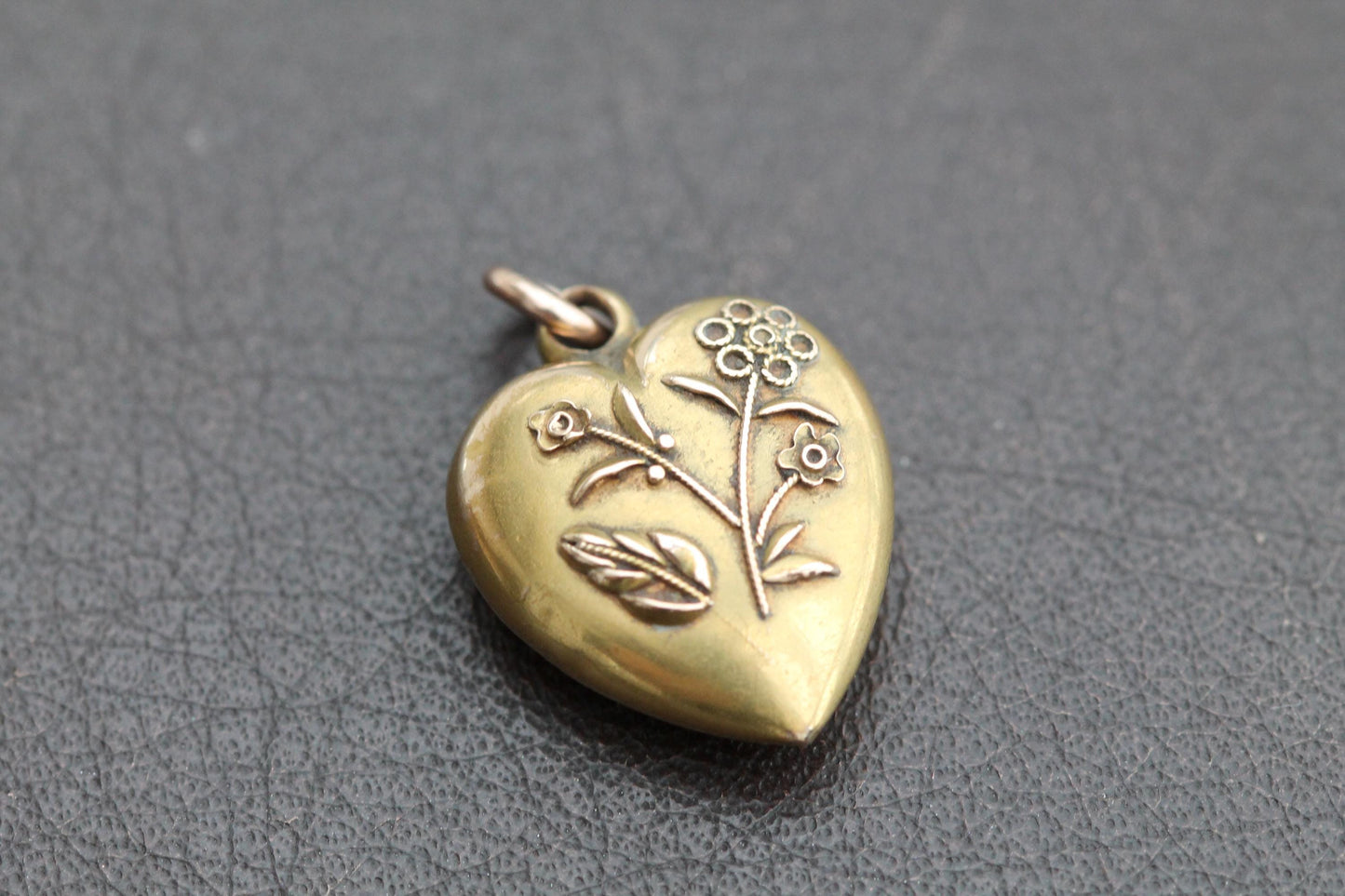 Antique 15ct Gold Decorative Flower Heart Pendant, 1899