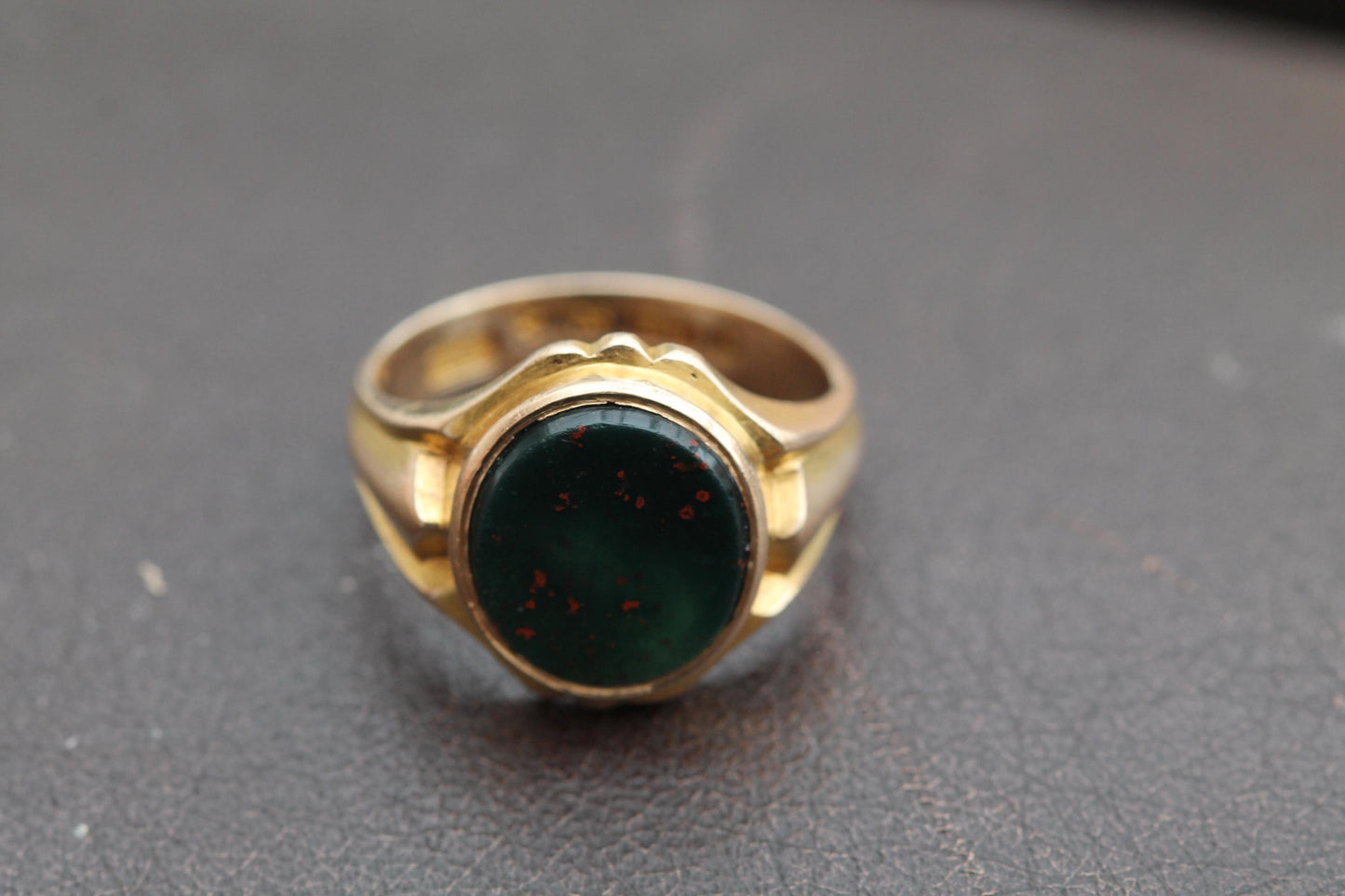 Antique-15ct-Gold-Bloodstone-Signet-Ring,-1893