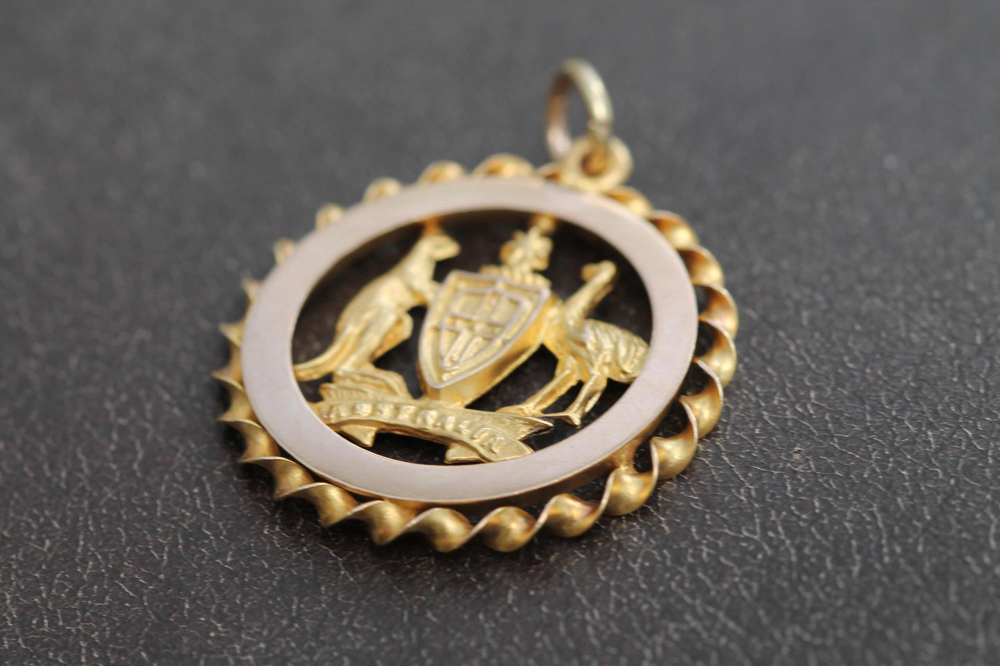 Antique 9ct Gold Australian Kangaroo Emu, Commonwealth Coat Of Arms Pendant