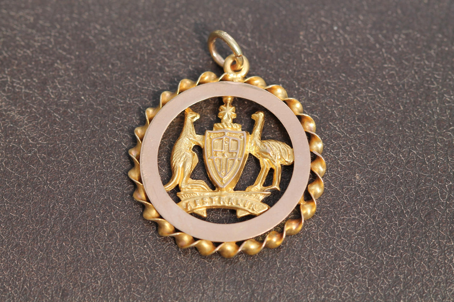 Antique 9ct Gold Australian Kangaroo Emu, Commonwealth Coat Of Arms Pendant