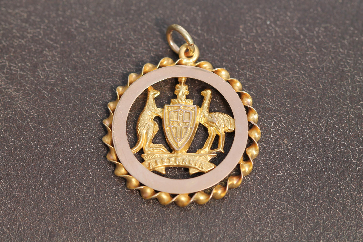 Antique 9ct Gold Australian Kangaroo Emu, Commonwealth Coat Of Arms Pendant
