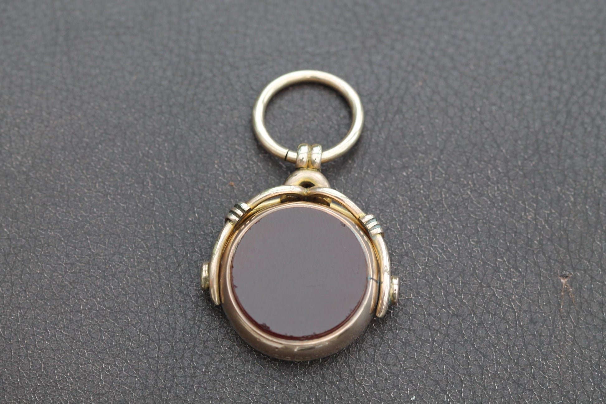 Antique-9ct-Gold-Gambling-Dice-Shaker-Spinner-Pendant