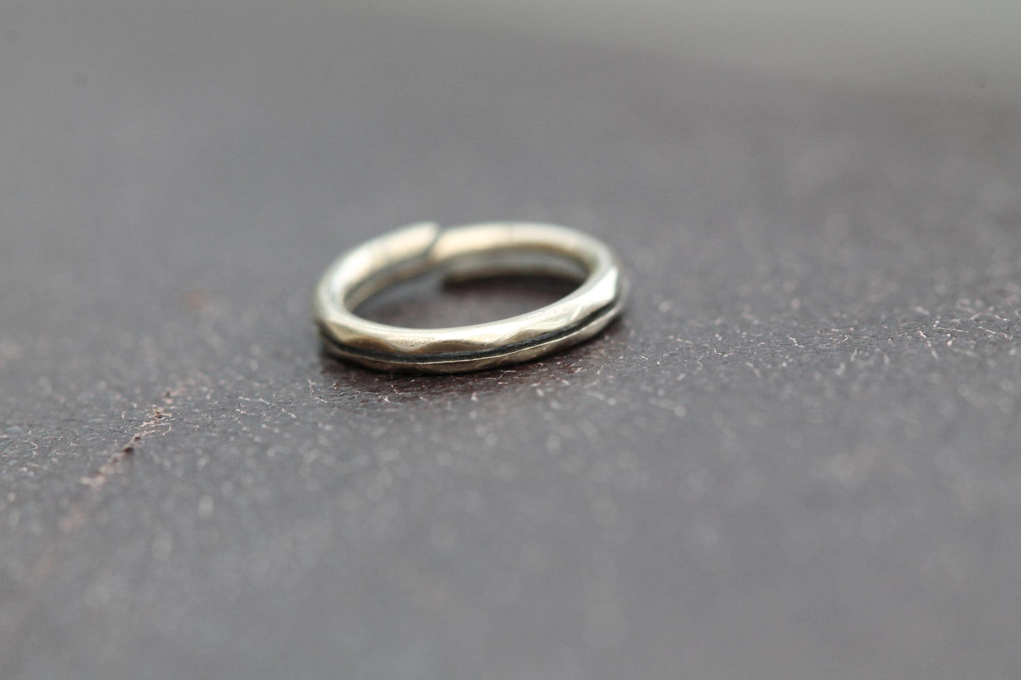 Antique 9ct Gold Faceted Split Ring