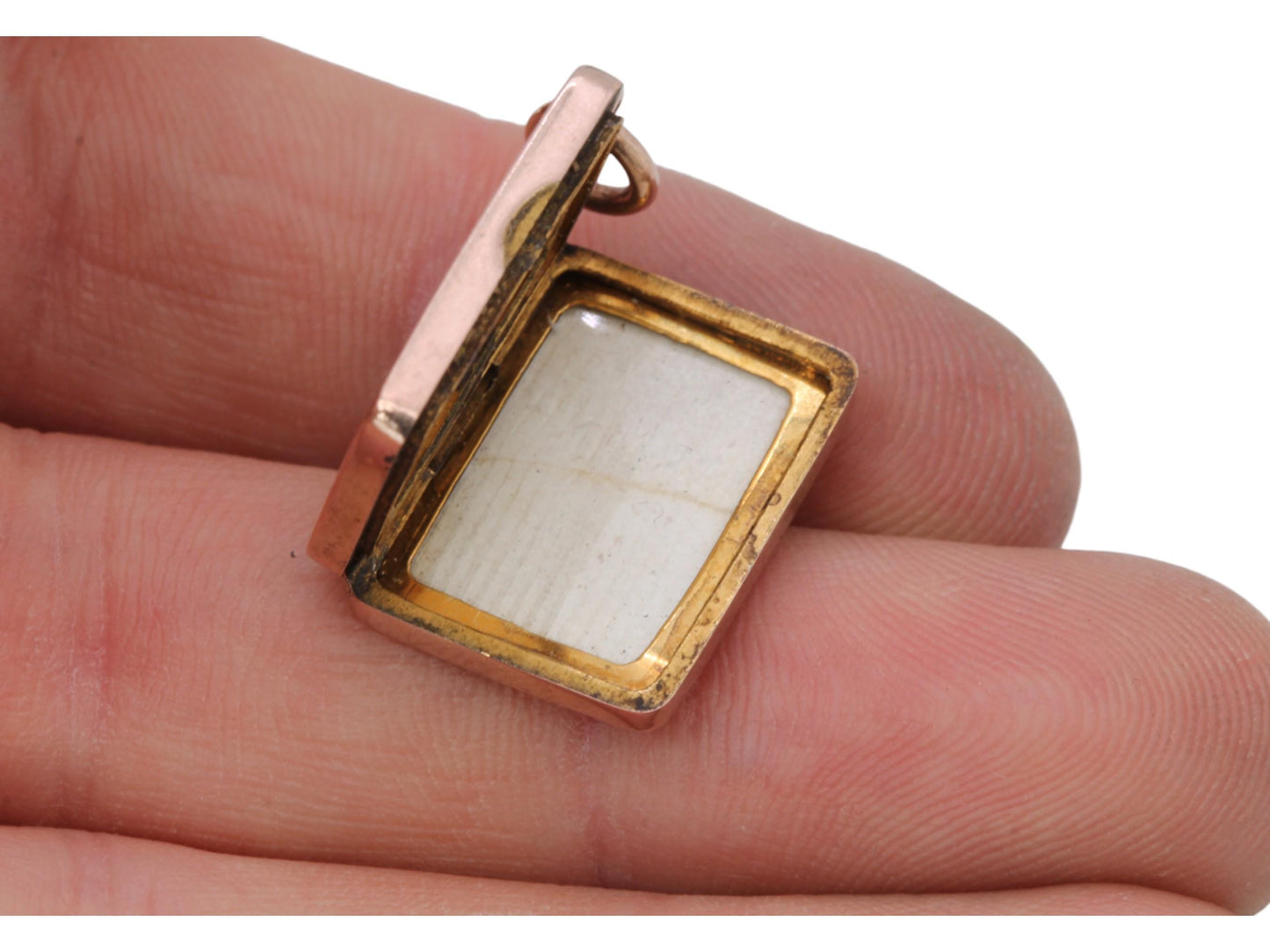 Antique 9ct Gold Forget Me Not Chased Heart Locket