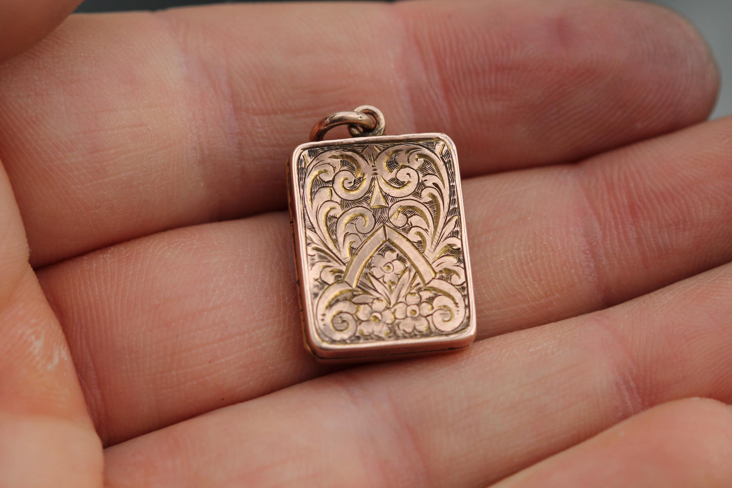 Antique 9ct Gold Forget Me Not Chased Heart Locket