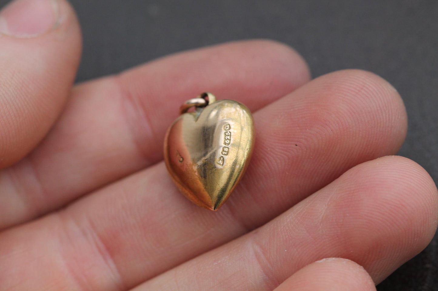 Antique-15ct-Gold-Decorative-Flower-Heart-Pendant,-1899