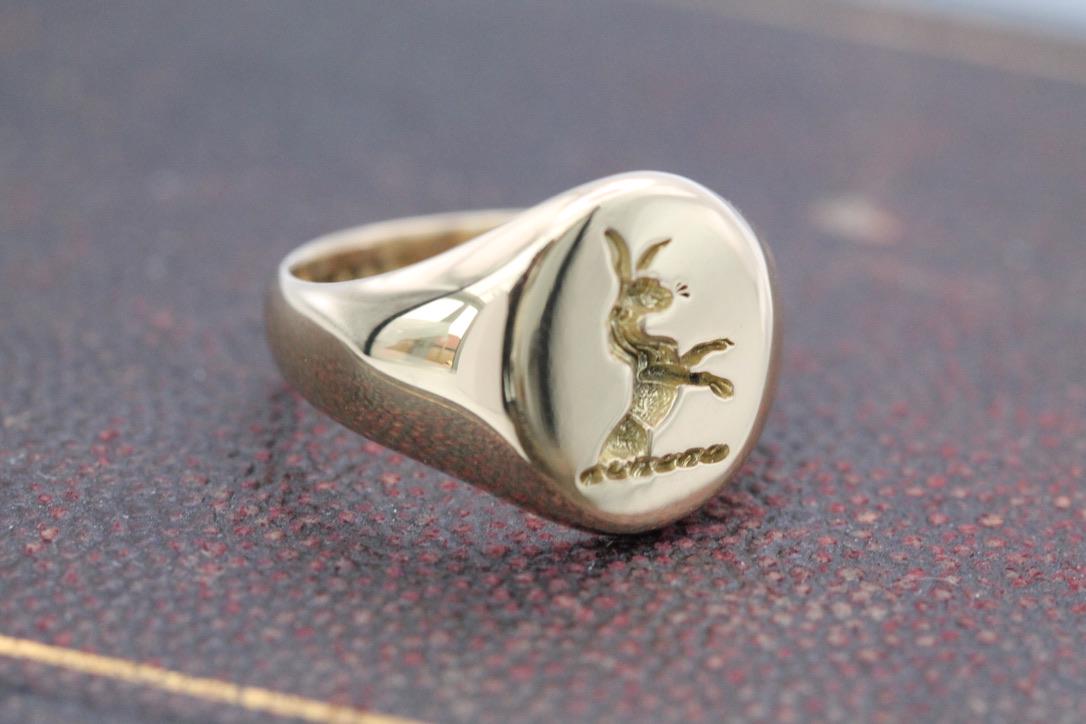 Vintage 18ct Gold Intaglio Hare Crest Signet Ring, 1956