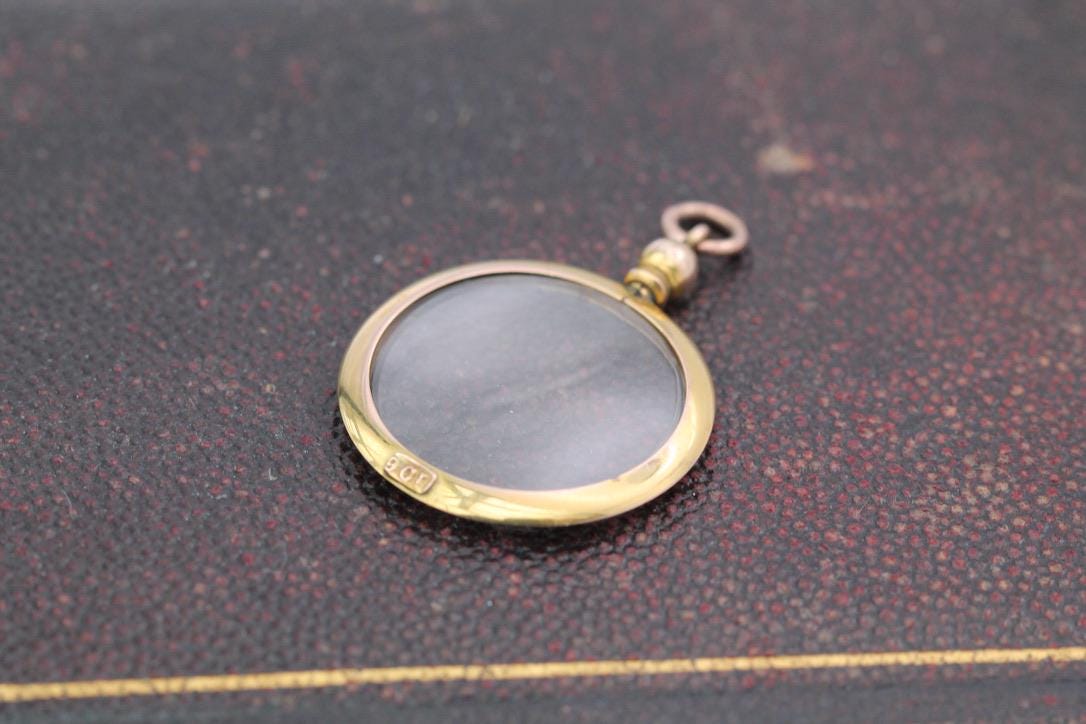 Antique-9ct-Yellow-Gold-Open-Face-Glass-Locket-Pendant