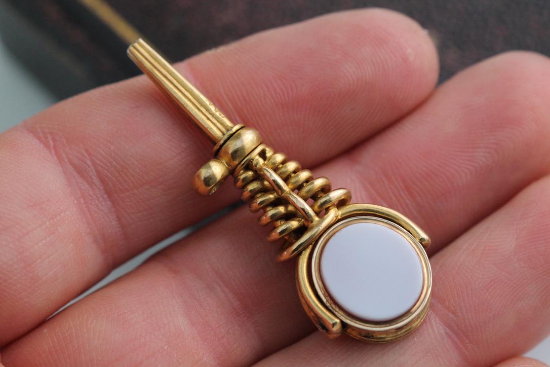 Antique 18ct Gold Sardonyx Bloodstone Spinner Watch Key Pendant