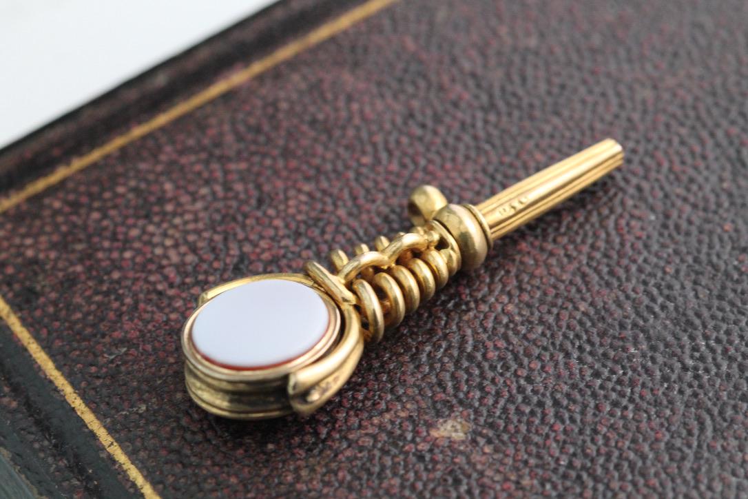 Antique 18ct Gold Sardonyx Bloodstone Spinner Watch Key Pendant