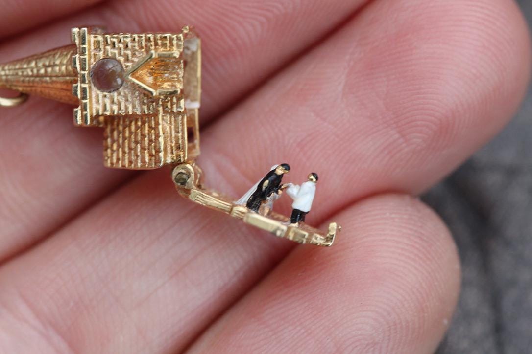 Vintage-9ct-Gold-Opening-Church-Marriage-Vows-Charm-Pendant
