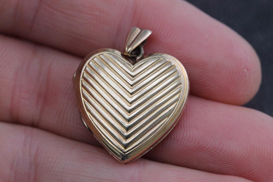 Vintage 9ct Yellow Gold Heart Locket