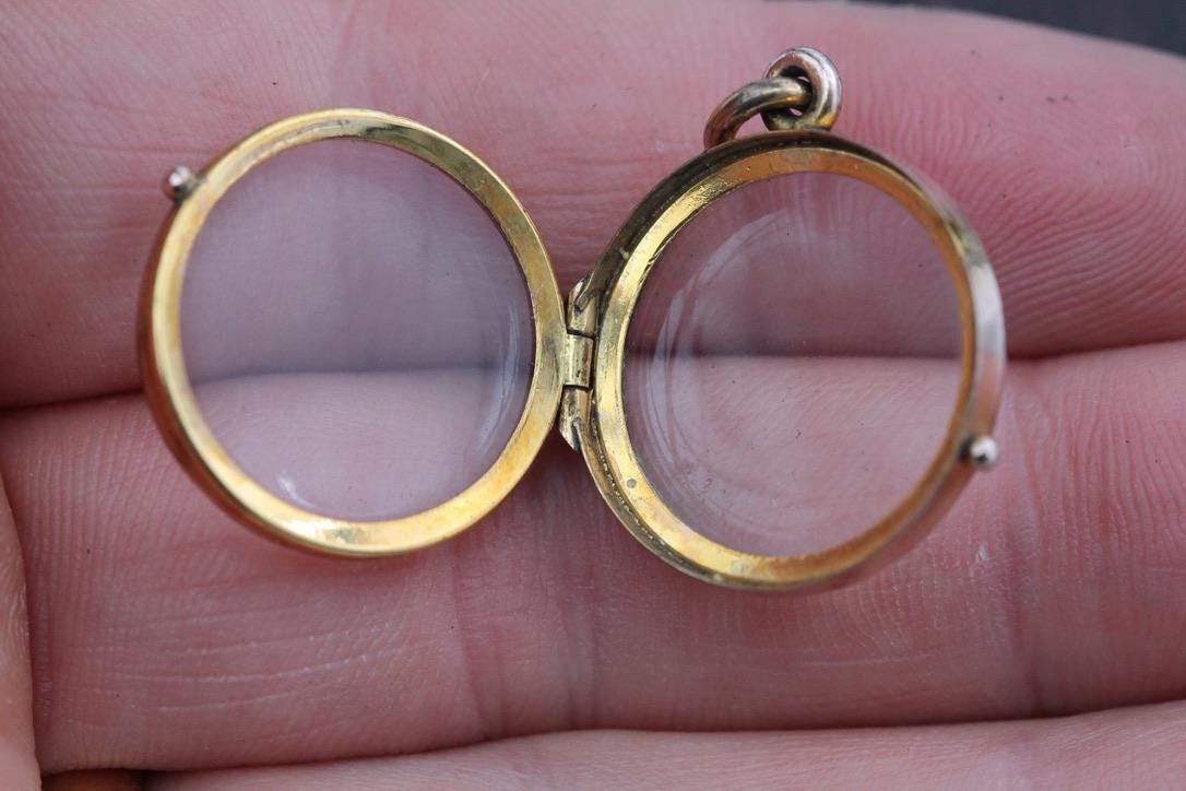 Antique-9ct-Gold-Glass-Locket