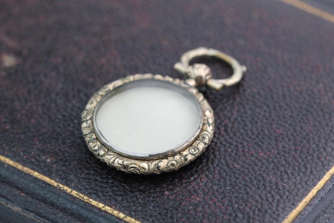 Antique 15ct Gold Forget Me Not Enamel Locket Pendant