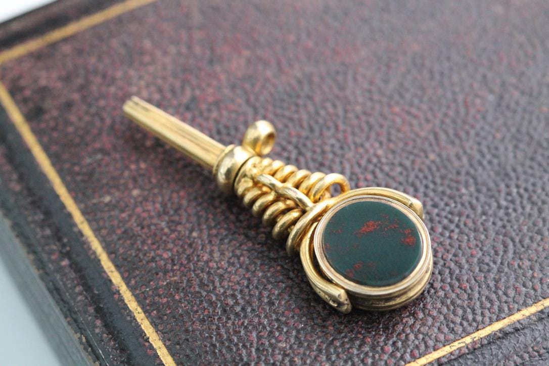 Antique 18ct Gold Sardonyx Bloodstone Spinner Watch Key Pendant